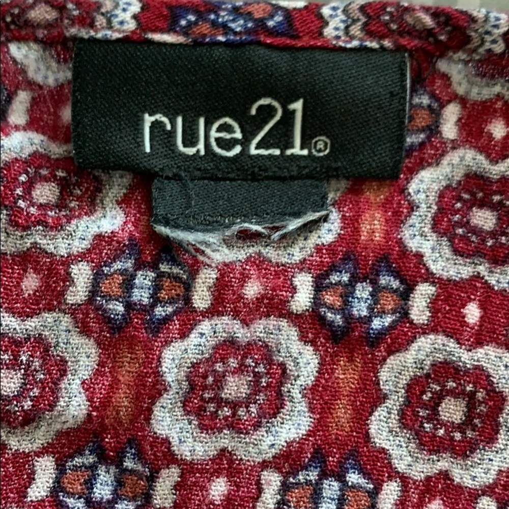 *GIFTED* Rue 21 burgundy cold shoulder top - Picture 6 of 6